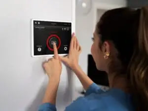 Read more about the article Smart Home System Untuk Hunian Aman & Efisien