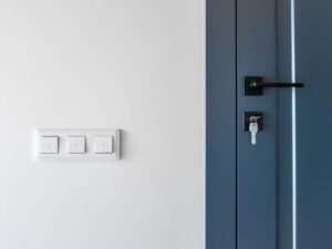 Read more about the article Stop Kontak Simon E6 Grey dengan Fitur Keamanan Modern