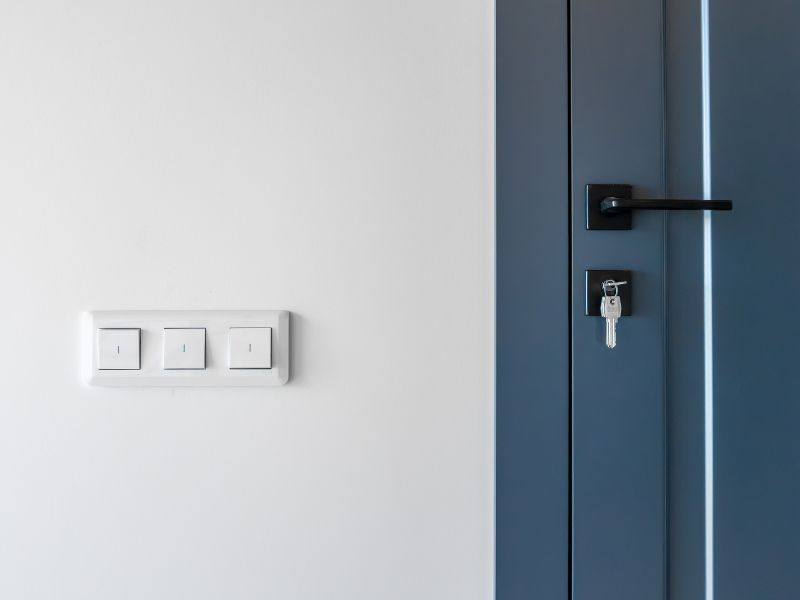 Read more about the article Stop Kontak Simon E6 Grey dengan Fitur Keamanan Modern