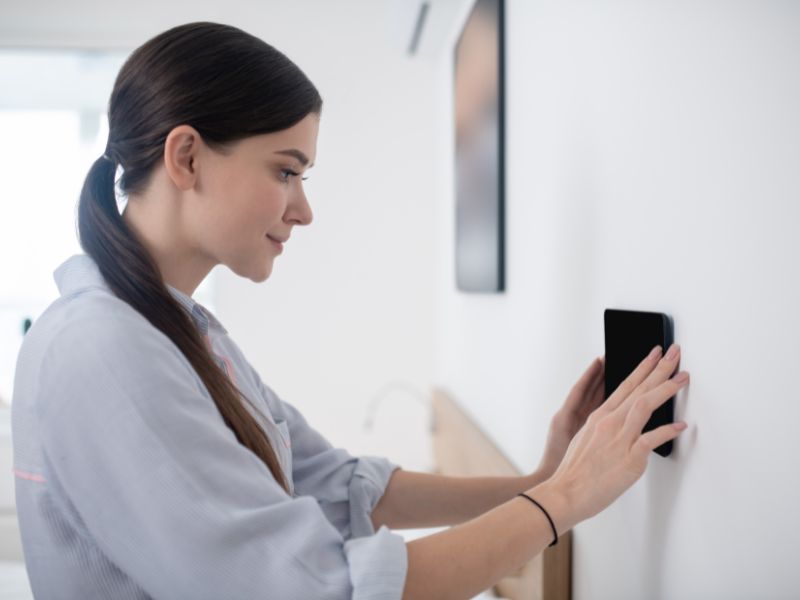 Read more about the article Saklar Lampu Touch Screen Modern dari Simplesmarthome