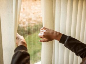 Read more about the article ​Tirai Otomatis untuk Kenyamanan & Rumah Modern